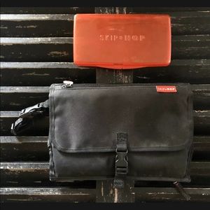 SKIP HOP Pronto Baby Changing Station & Diaper Clutch